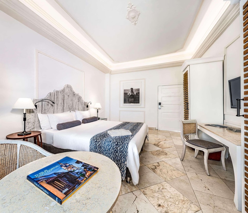 Premium Room, 1 King Bed, Non Smoking - Photo 9