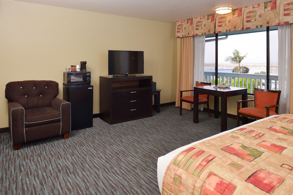 Standard Room, 1 King Bed, Ocean View - Photo 1