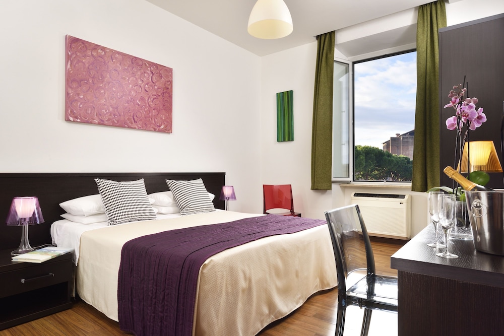 Deluxe Double or Twin Room (City View) photo 1