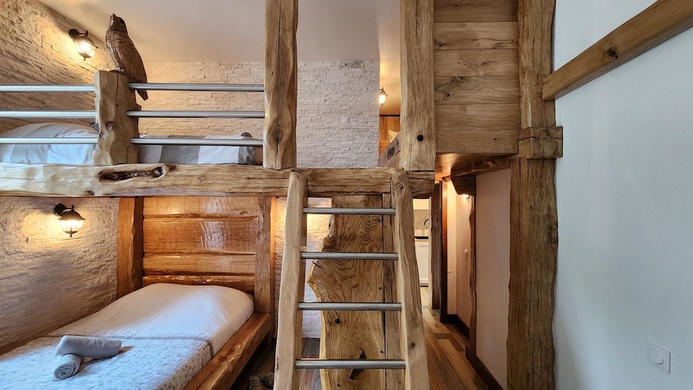 Unique Rustic Apartment - Photo 31