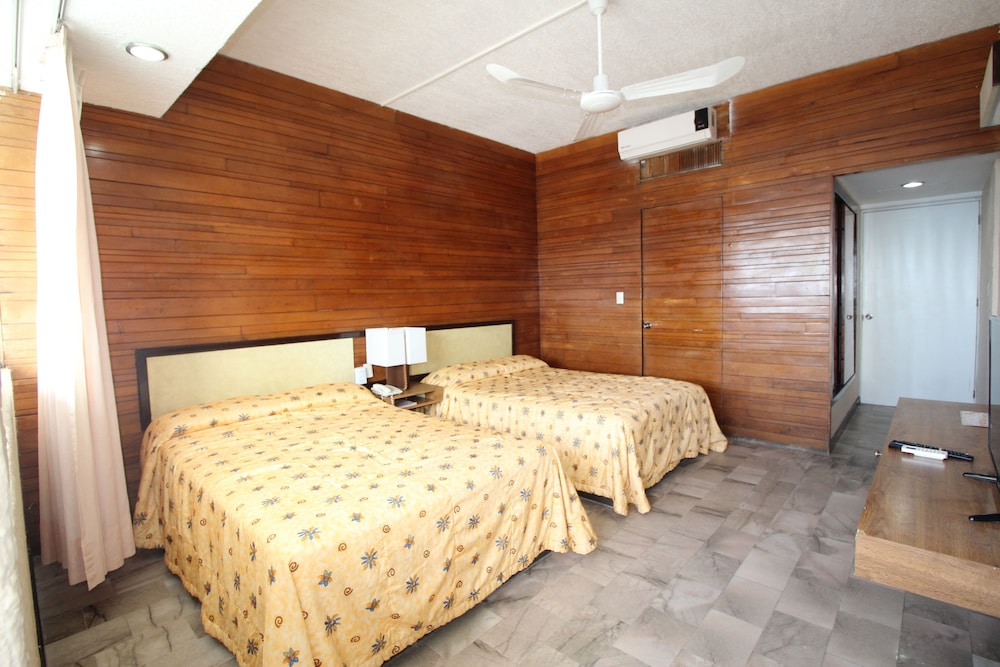 Standard Room, 2 Double Beds, Ocean View photo 1