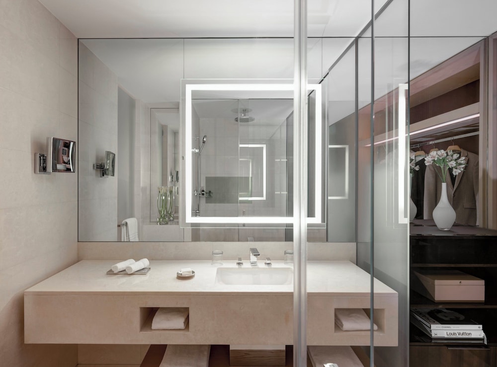 Deluxe Room (King DIFC) thumbnail 5