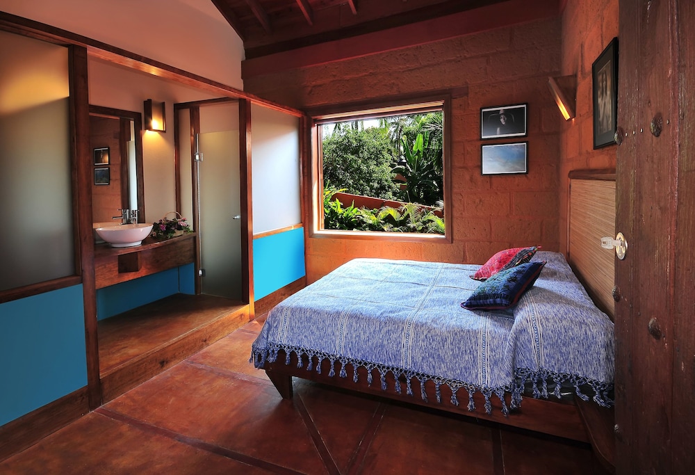 Classic Double Room, 1 Queen Bed, Private Bathroom, Garden View photo 2