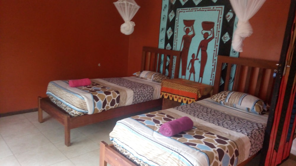 Standard Twin Room, 2 Twin Beds, Shared Bathroom, Garden View photo 1