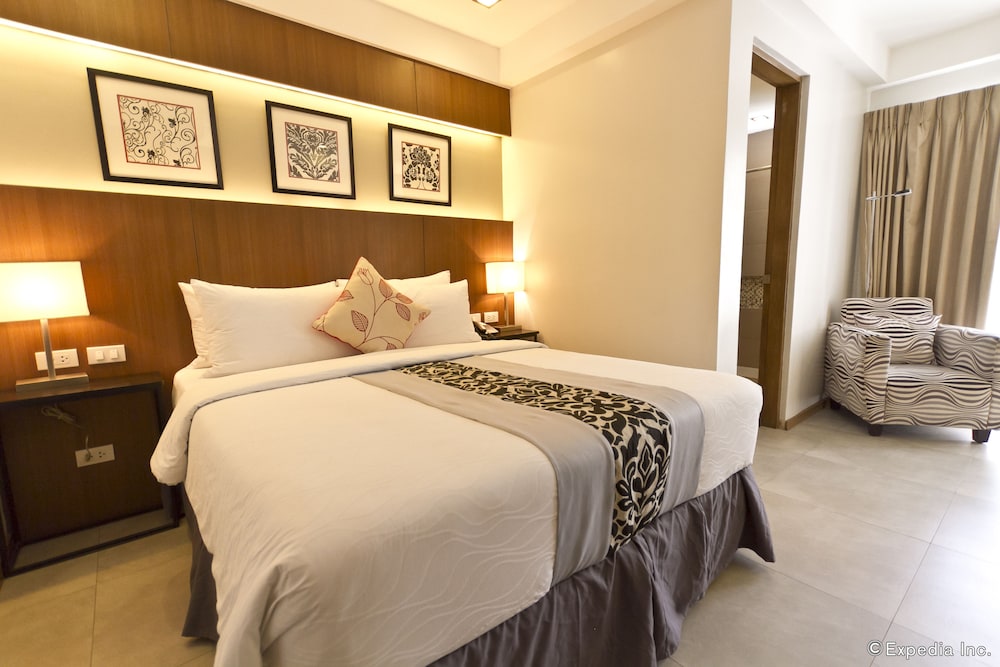 Deluxe Room, 1 Queen Bed, Non Smoking, Balcony, photo 6