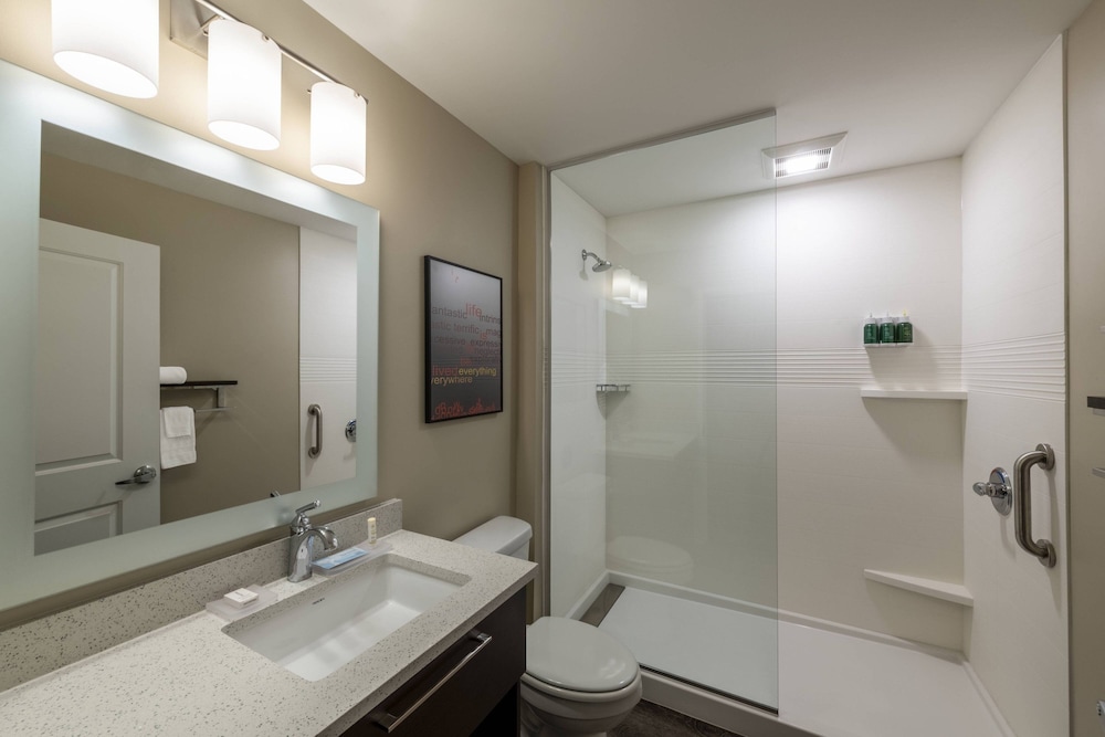 Suite, 1 Bedroom - Photo 2