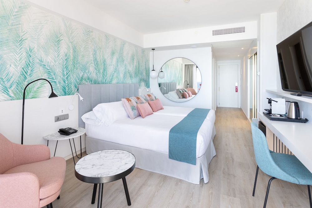 Deluxe Room (2 Adults)
