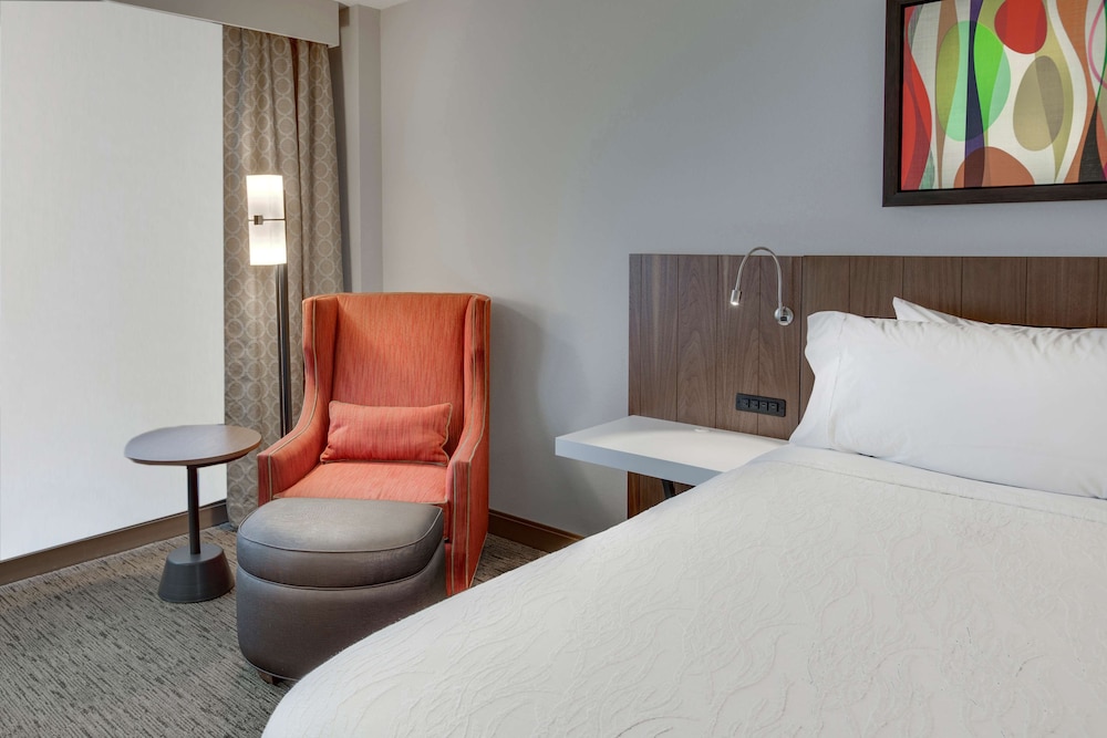 Room, 1 King Bed, Accessible, Bathtub (Mobility & Hearing) - Photo 3