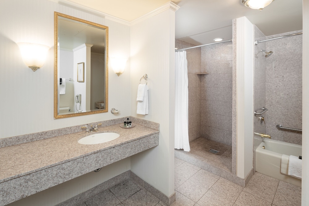 Junior Studio Suite, Multiple Beds - Photo 6