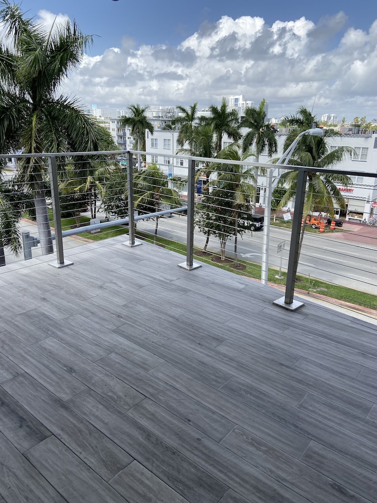 Superior Corner Suite