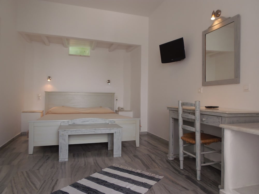 Double or Twin Room - Photo 2