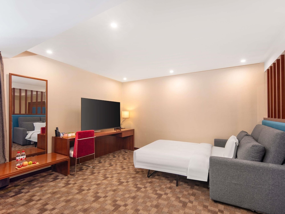 Superior Room, Multiple Beds (Family) thumbnail 5