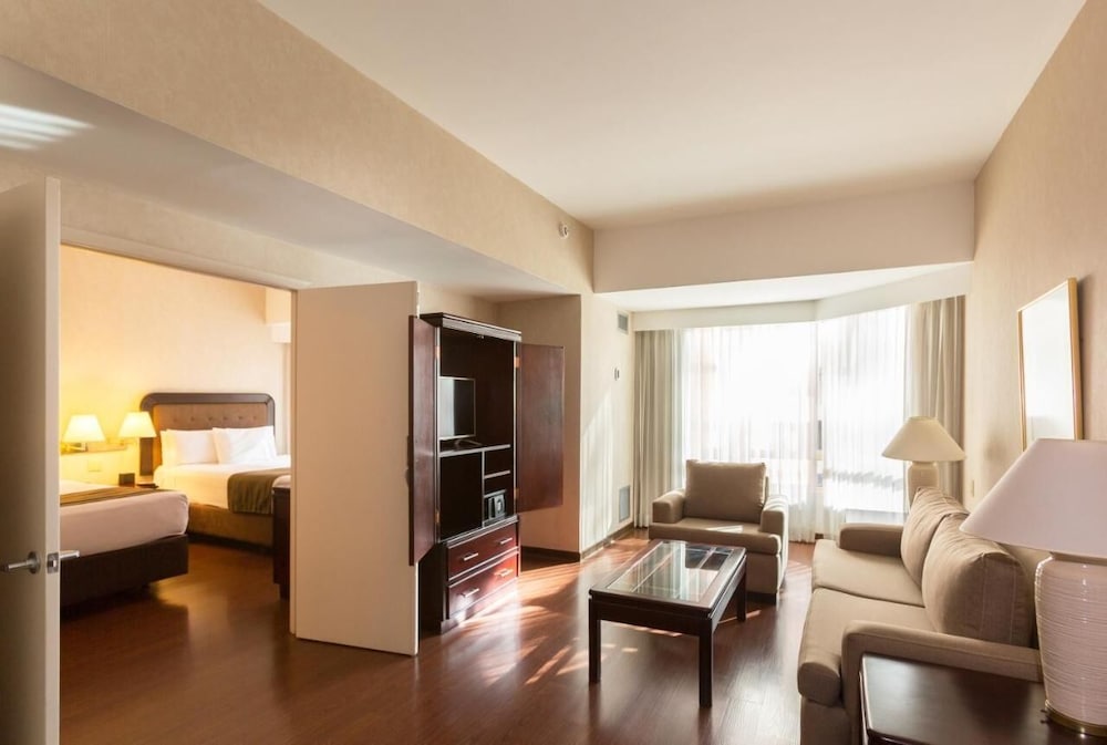 Room, Multiple Beds, Non Smoking (Upgrade) - Photo 3