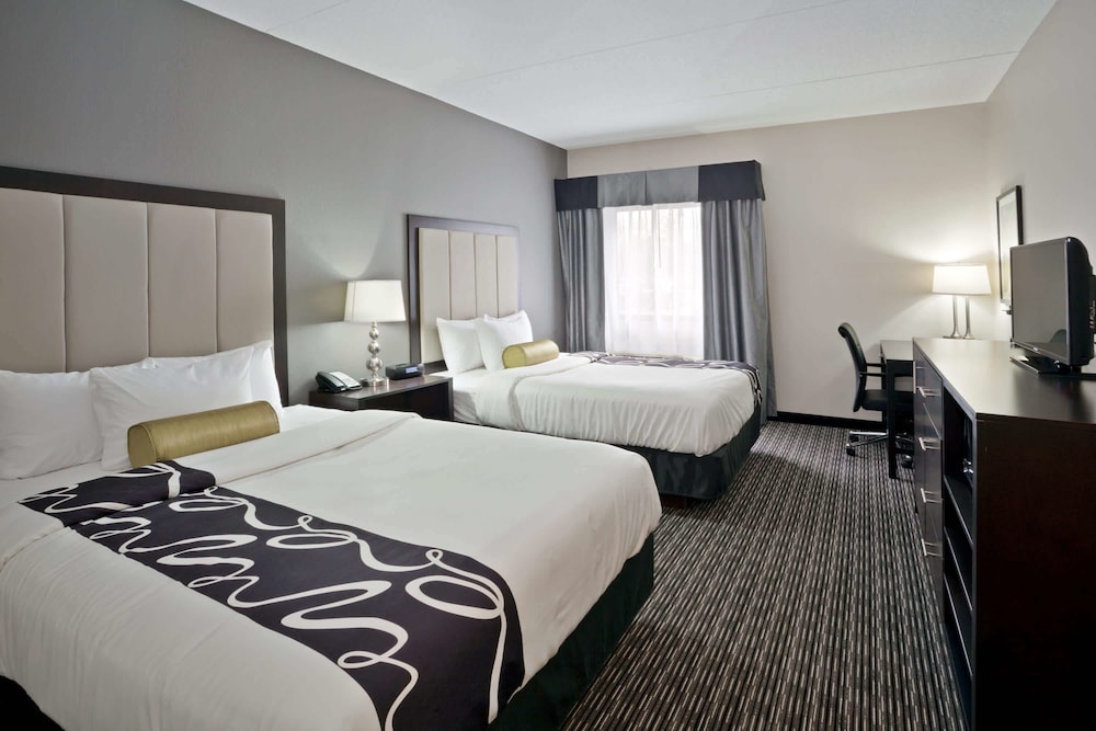 Room, 2 Queen Beds, Non Smoking - Photo 1