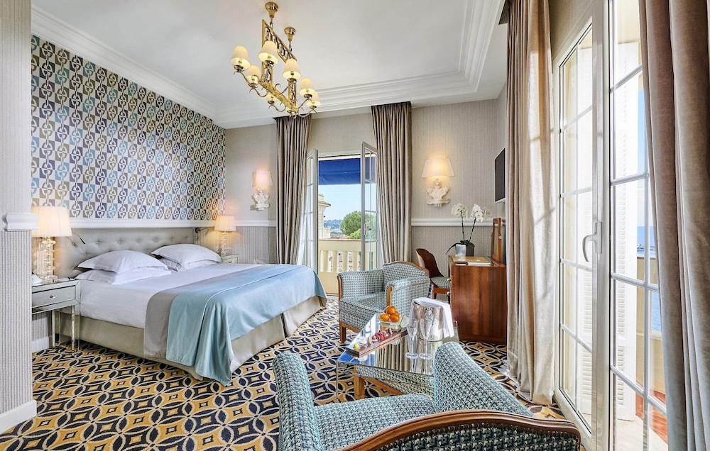 Room, Sea View