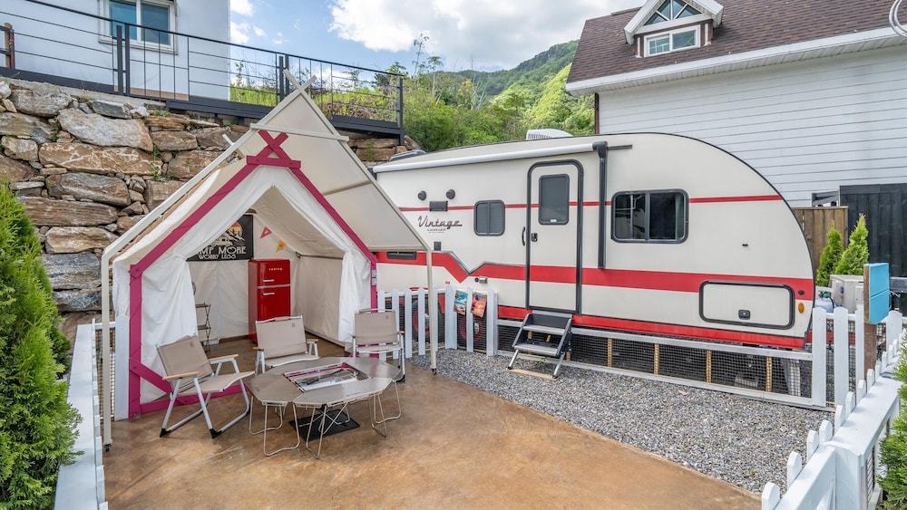 Basic Room, 1 Bedroom (Caravan USA 9) - Photo 9