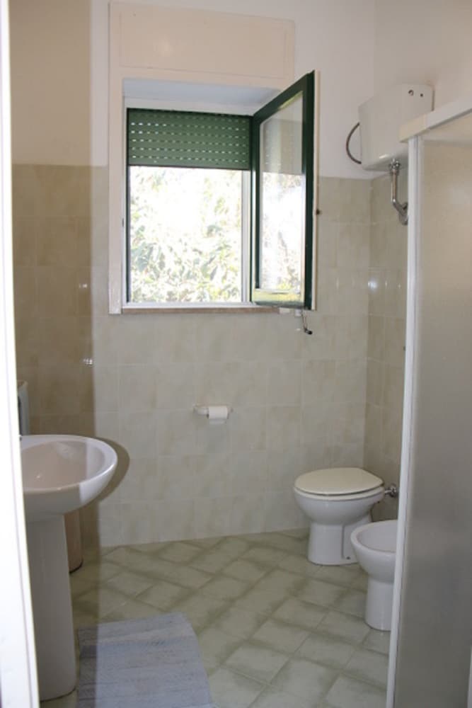 Double Or Twin Room, Shared Bathroom photo 2