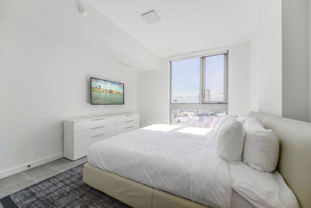 Deluxe Condo, 1 Bedroom, City View photo 3