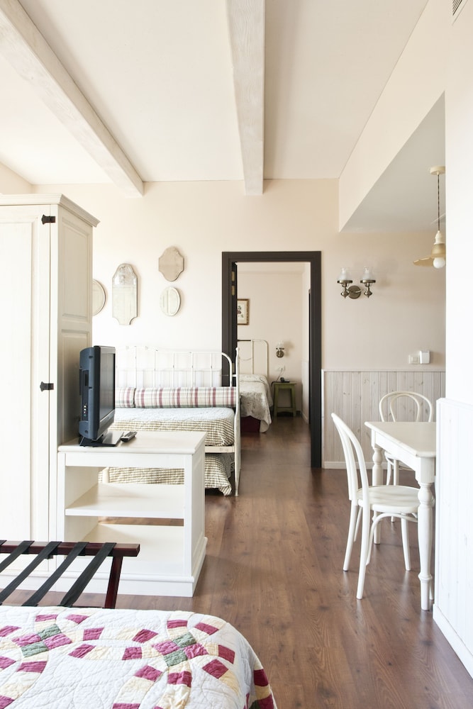 Family Room, 2 adults & 3 children (Port Aventura tickets & 1 Ferrari Land ticket) thumbnail 5