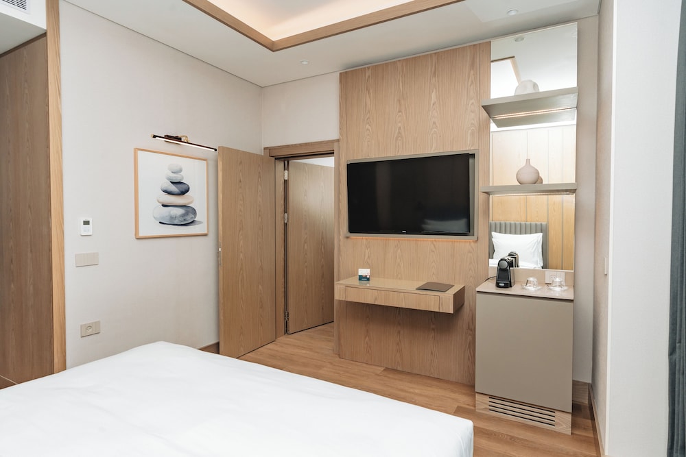 Comfort Queen Room