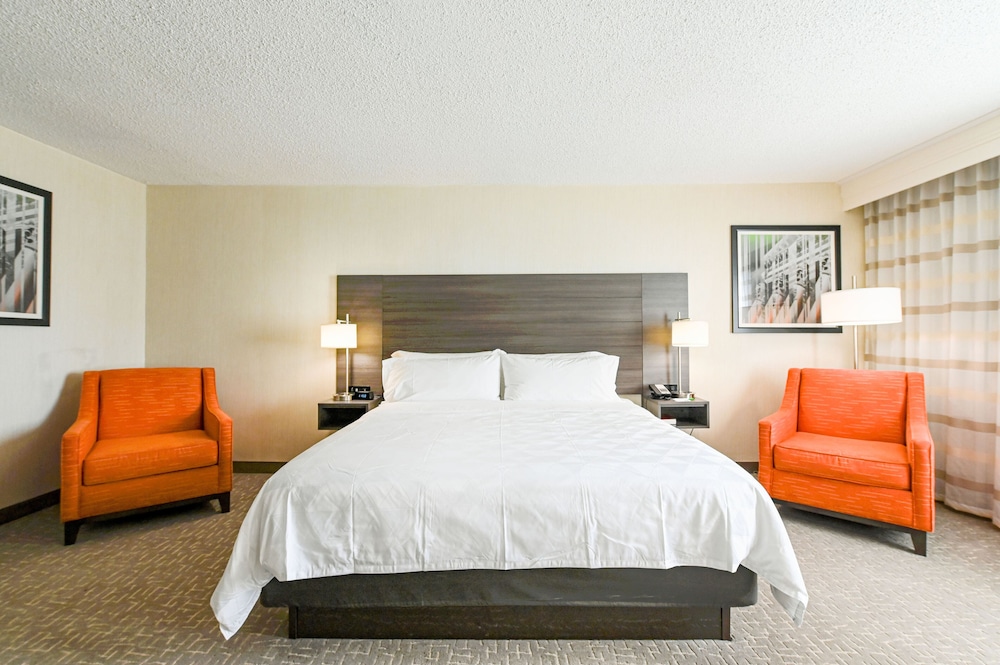 Standard Room, 1 King Bed (Walk-In Shower) - Photo 12