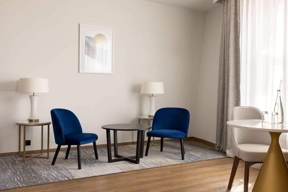 Executive Suite, 1 Bedroom - Photo 1