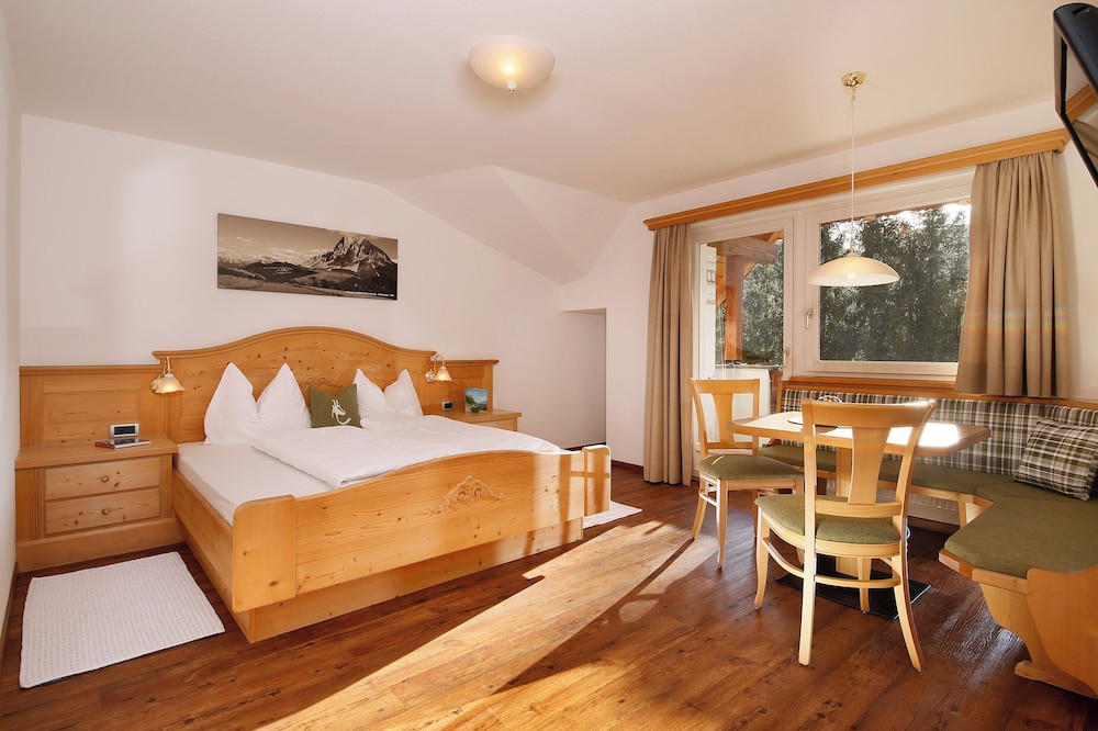 Superior Double Room, Valley View photo 3