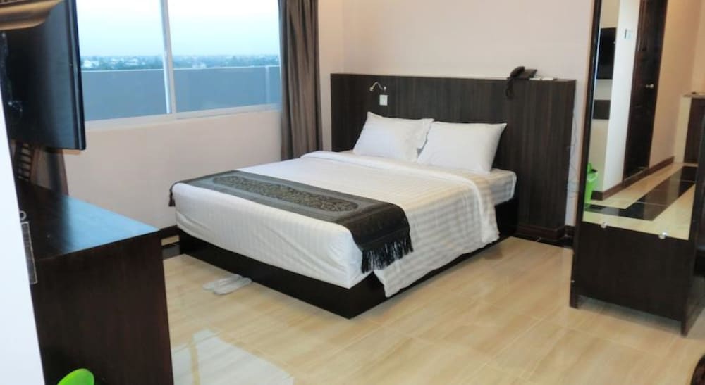 Penthouse Deluxe photo 2