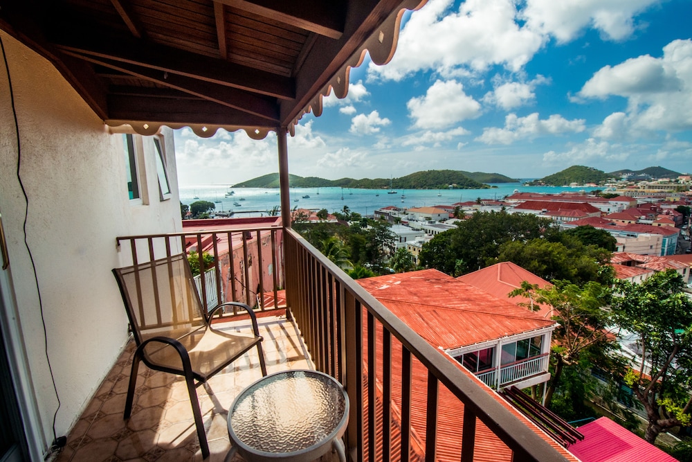 Superior Room, 1 Queen Bed, Private Bathroom, Harbor View photo 3