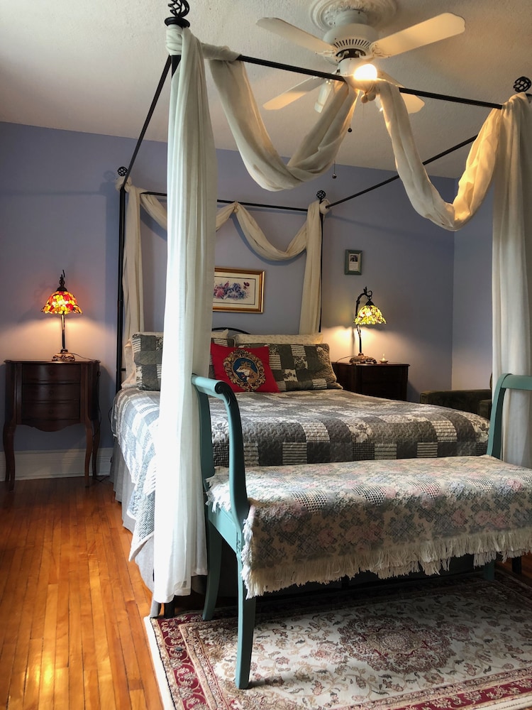 Room (Satin) photo 3