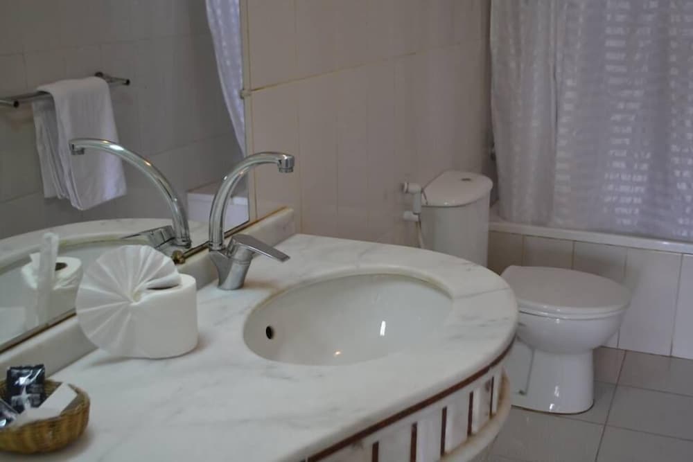 Standard Twin Room, 2 Twin Beds, City View (With Extra Bed) photo 2
