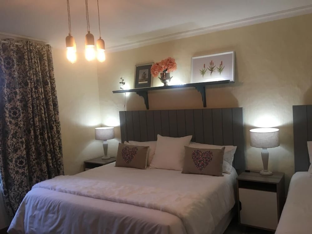 Family Room, 1 Bedroom photo 2