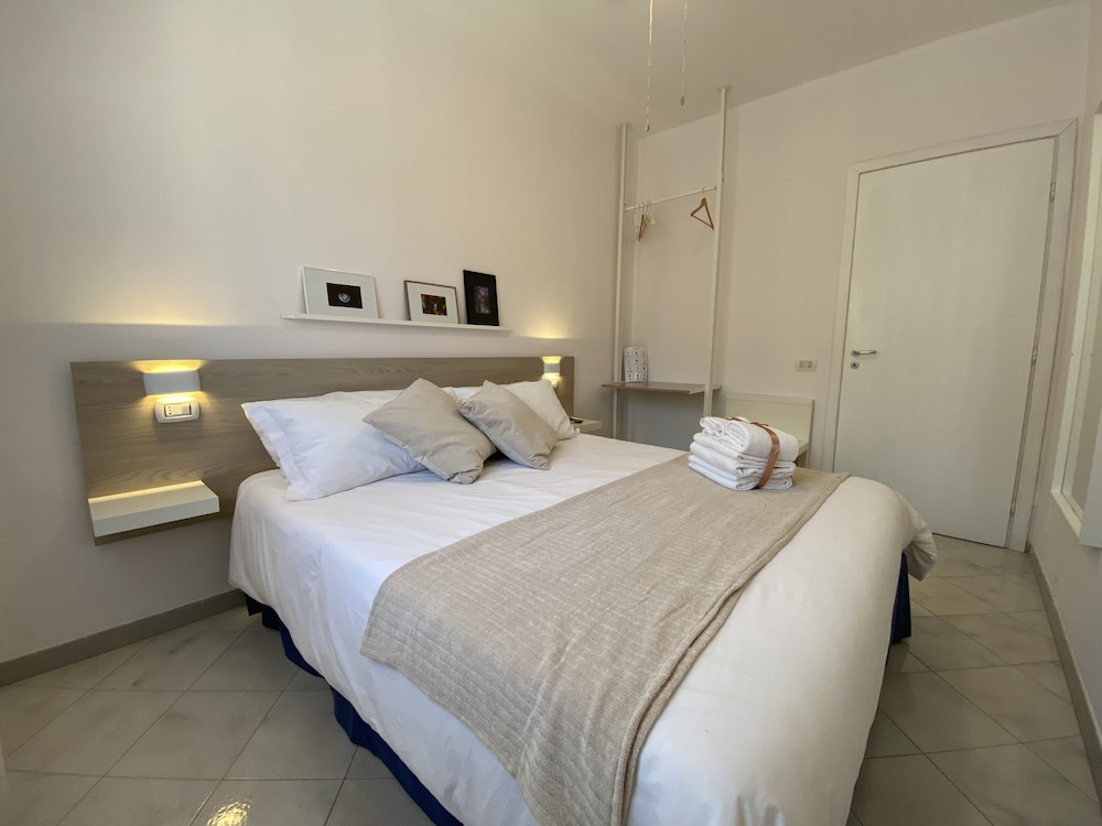 Double Room (small with private external bathroom)