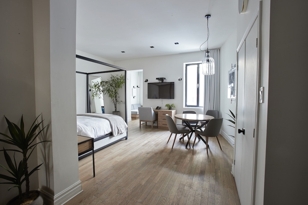 Executive Room, 1 Queen Bed with Sofa bed