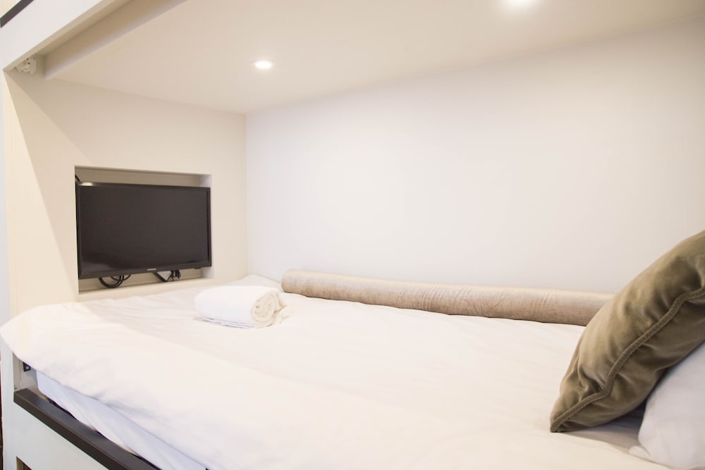 Family Quadruple Room thumbnail 5