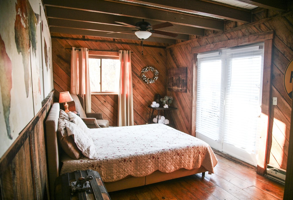 Deluxe Suite, 2 Bedrooms, Mountain View photo 2