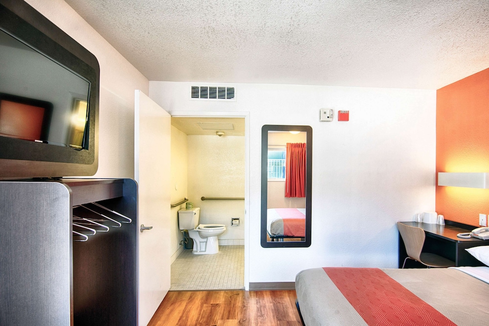 Premium Room, 1 Double Bed, Accessible, Non Smoking photo 2