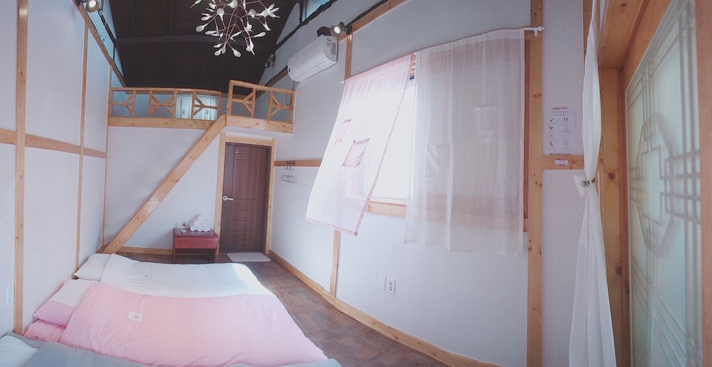 Room (# 1) photo 1