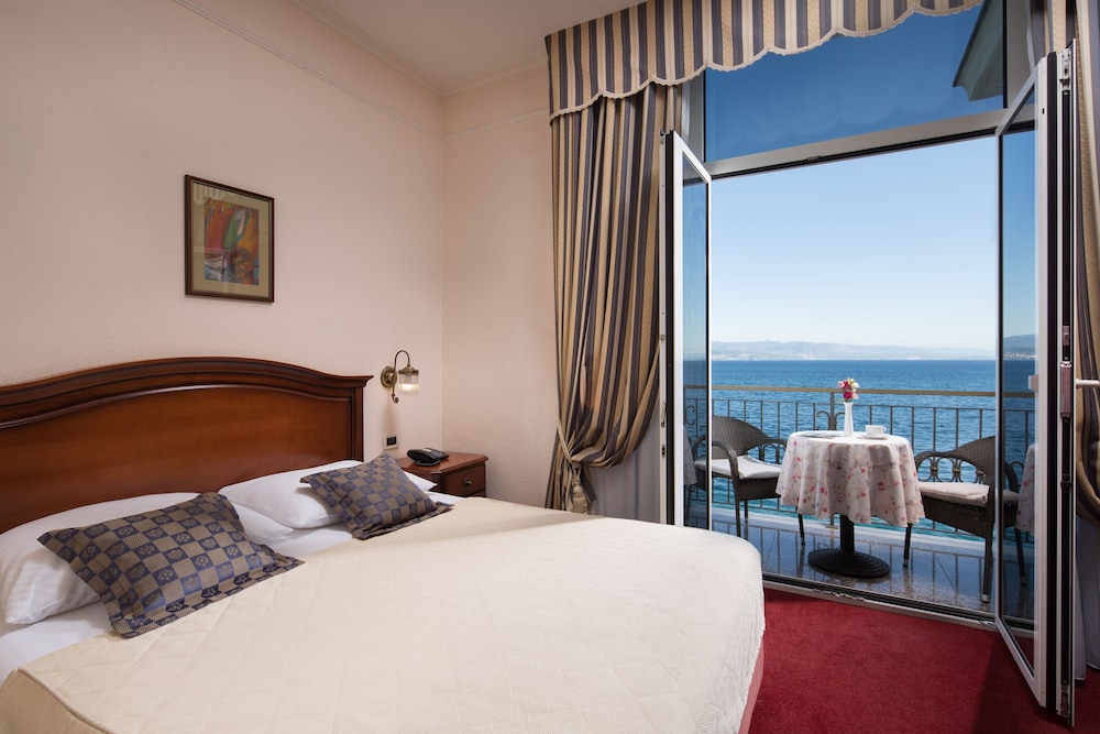 Standard Double Room, Balcony, City View photo 2