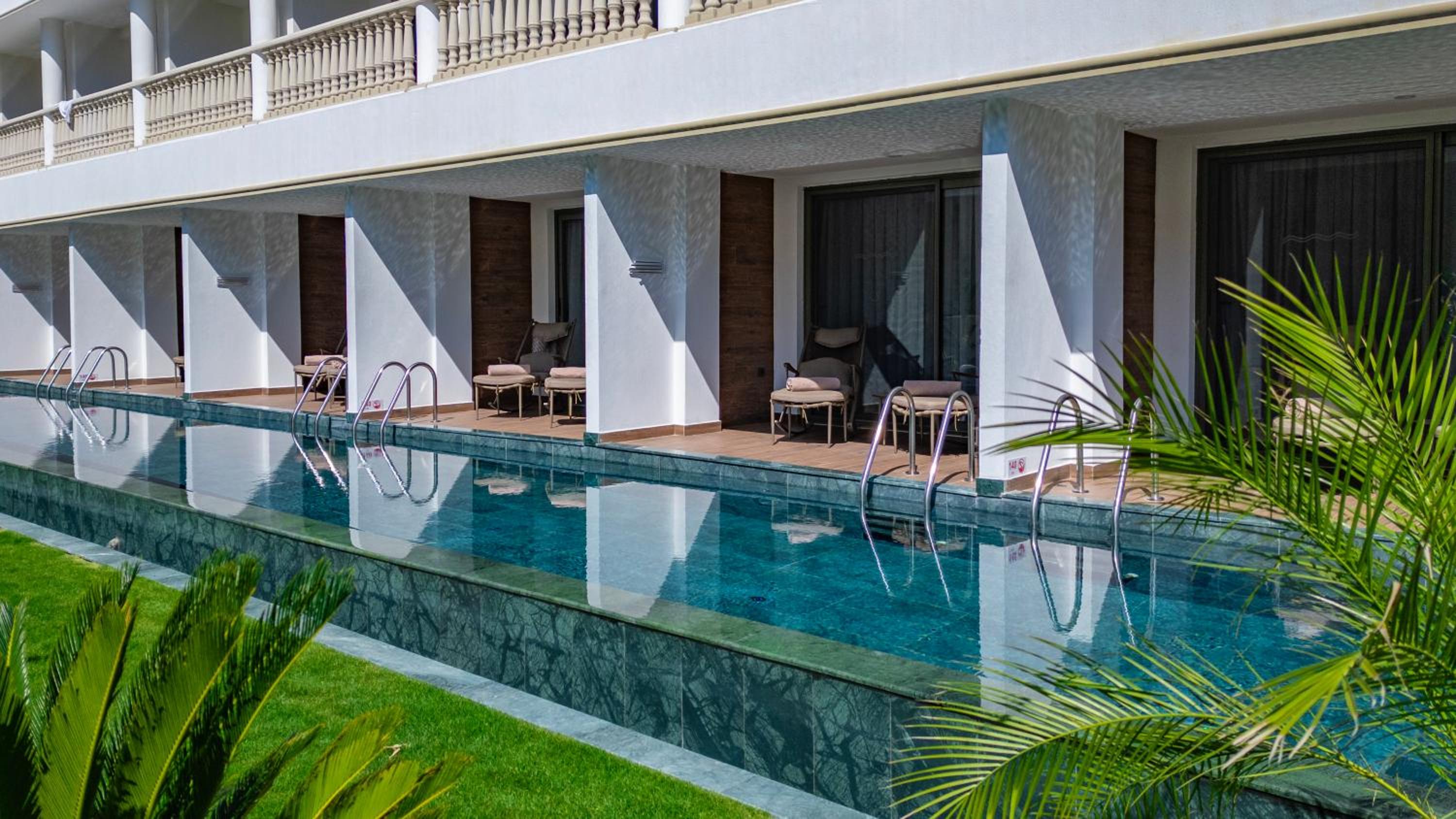 Swim Up Deluxe Room - Photo 3