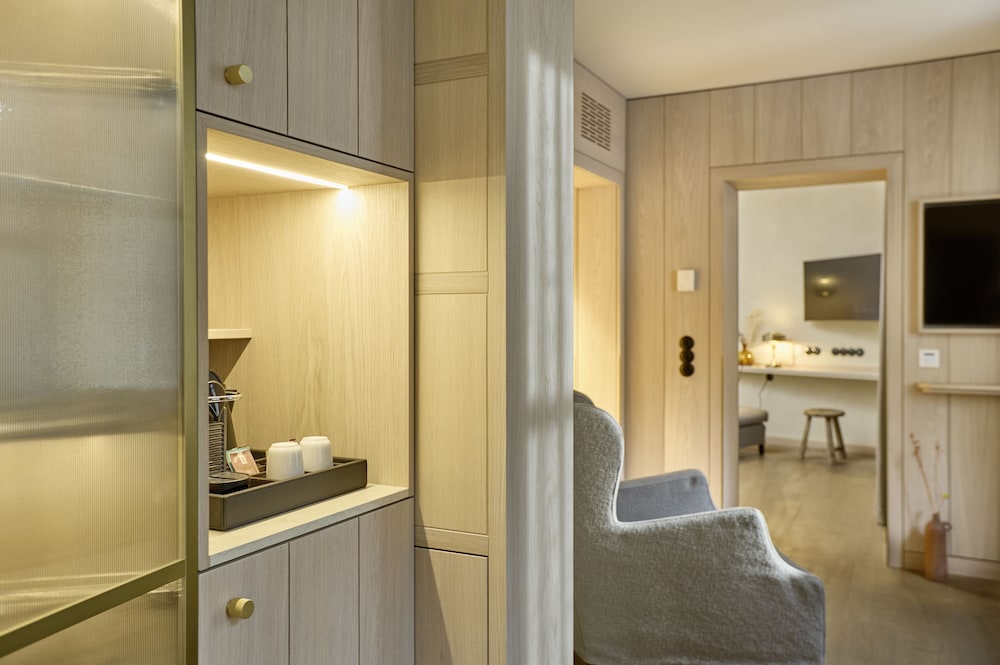 Deluxe Junior Suite - Photo 3