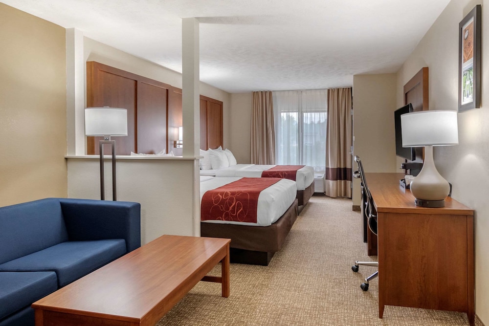 Suite, Sofabed, 2 Queen Beds, Non-Smoking - Photo 1