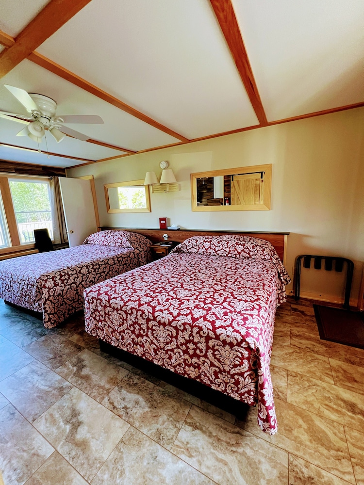 Double Room, 2 Queen Beds, Refrigerator & Microwave, Park View