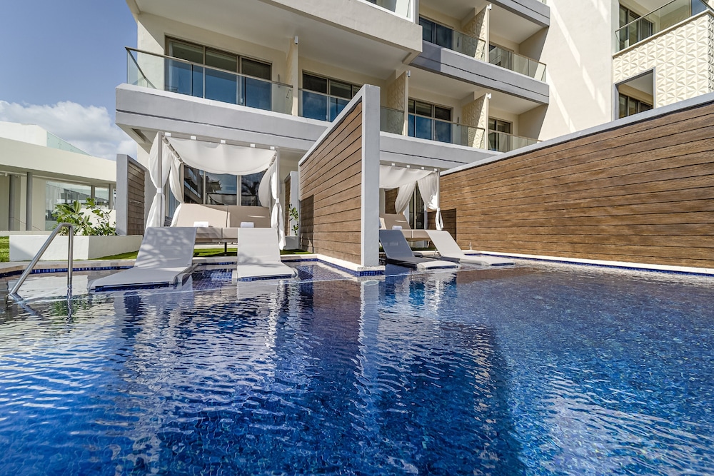 Junior Suite Swim Out - Photo 6