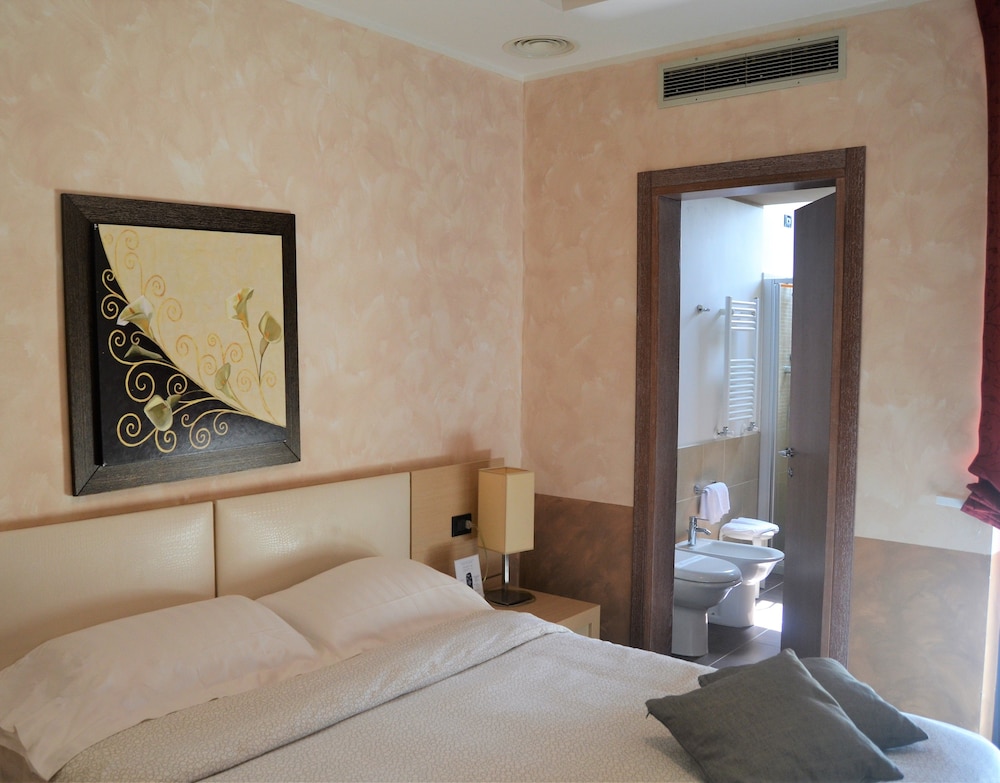 Deluxe Double Room Single Use photo 2