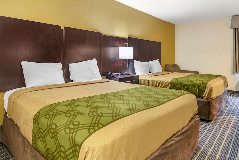 Standard Room, 2 Queen Beds, Non Smoking - Photo 2