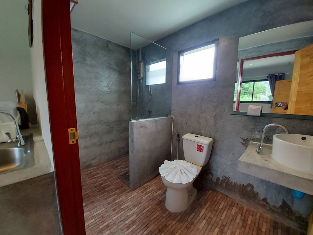 2 Bedroom House - Photo 21