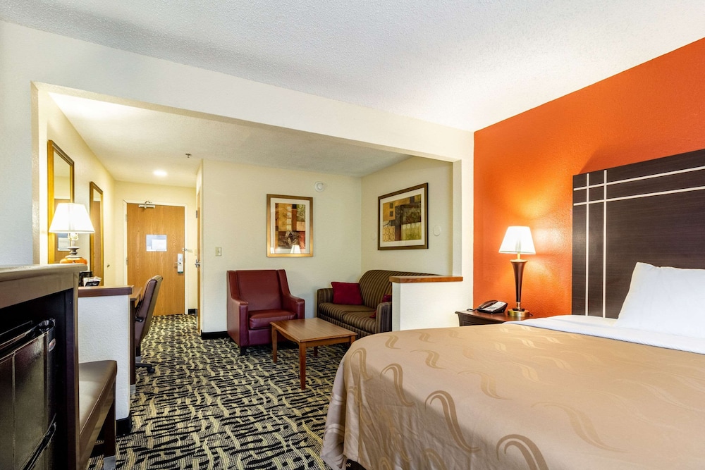 Standard Suite, 1 King Bed, Non Smoking - Photo 3