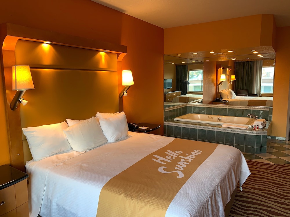 Presidential Suite, 1 King Bed, Non Smoking - Photo 8