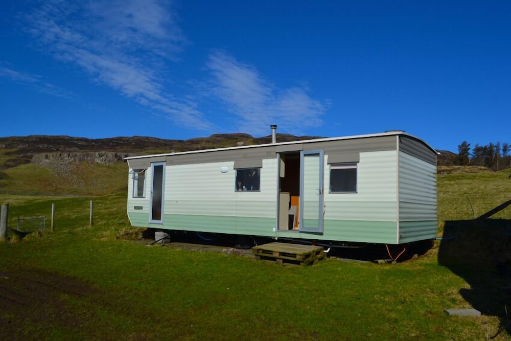 Mobile Home, 2 Bedrooms (West Caravan) photo 1